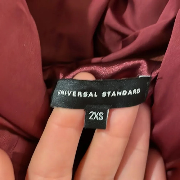 NWOT Universal Standard woman’s maroon puffer coat - Picture 6 of 13